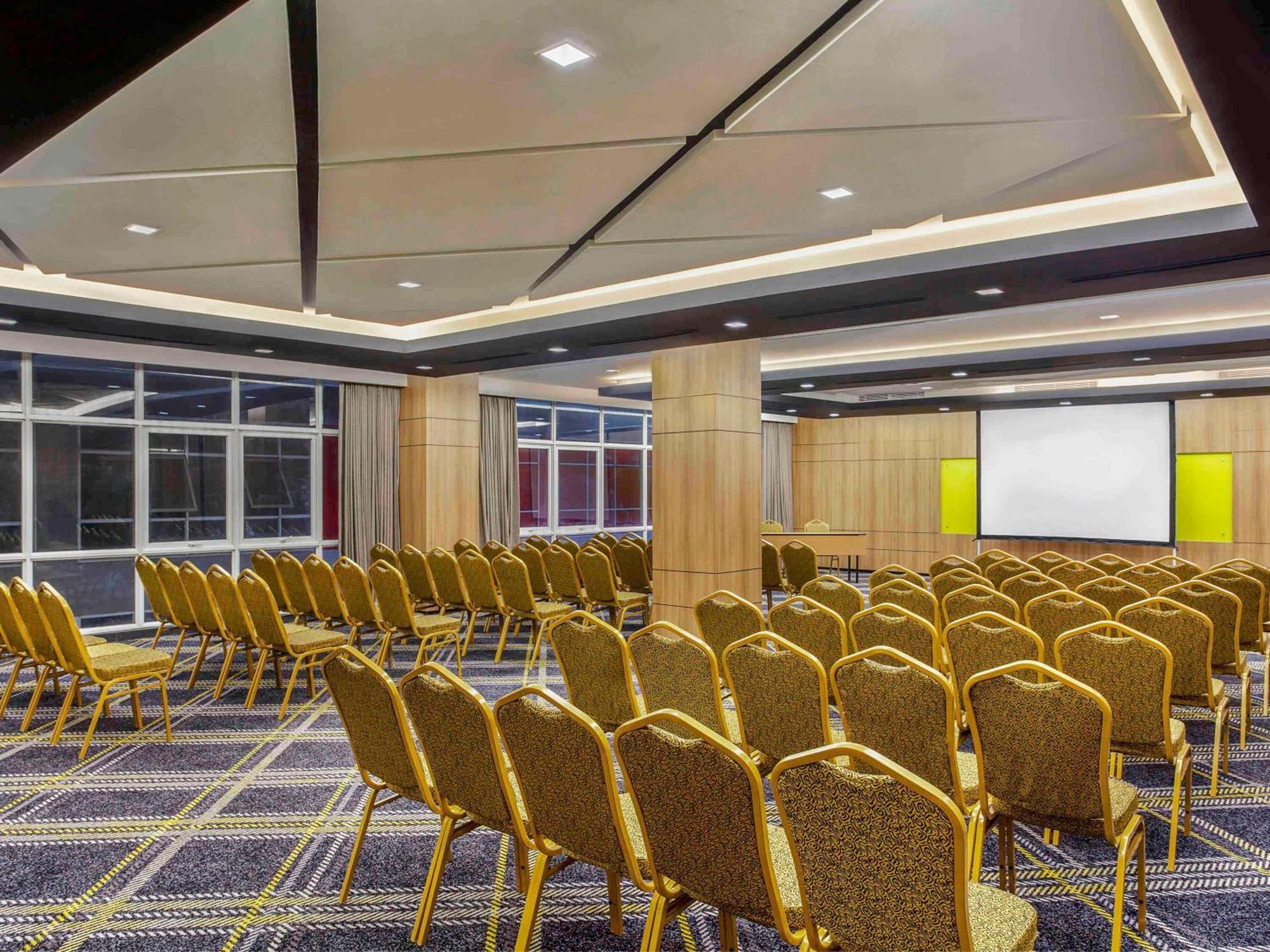 מלון Ibis Styles Bekasi Jatibening מראה חיצוני תמונה