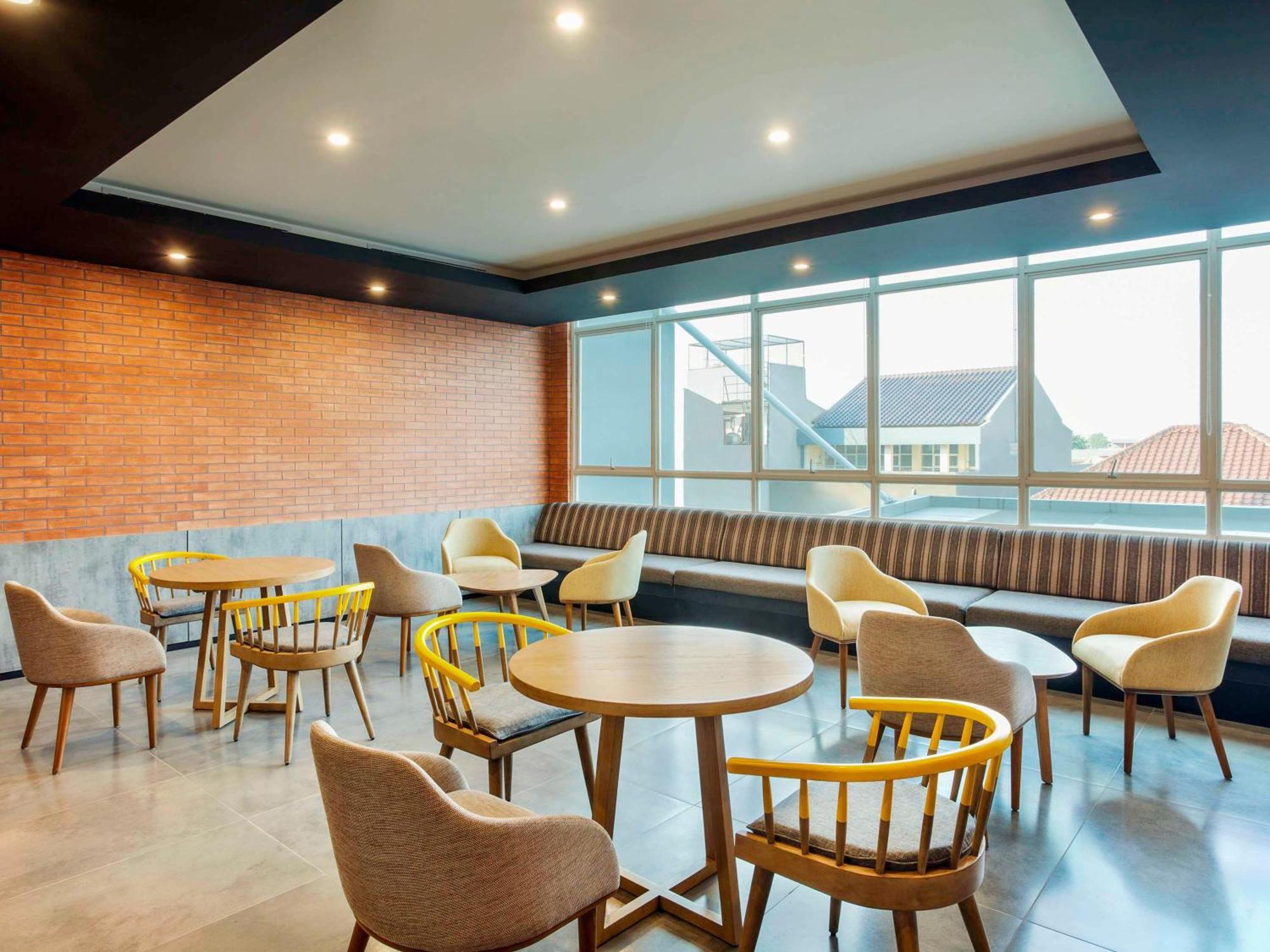 מלון Ibis Styles Bekasi Jatibening מראה חיצוני תמונה
