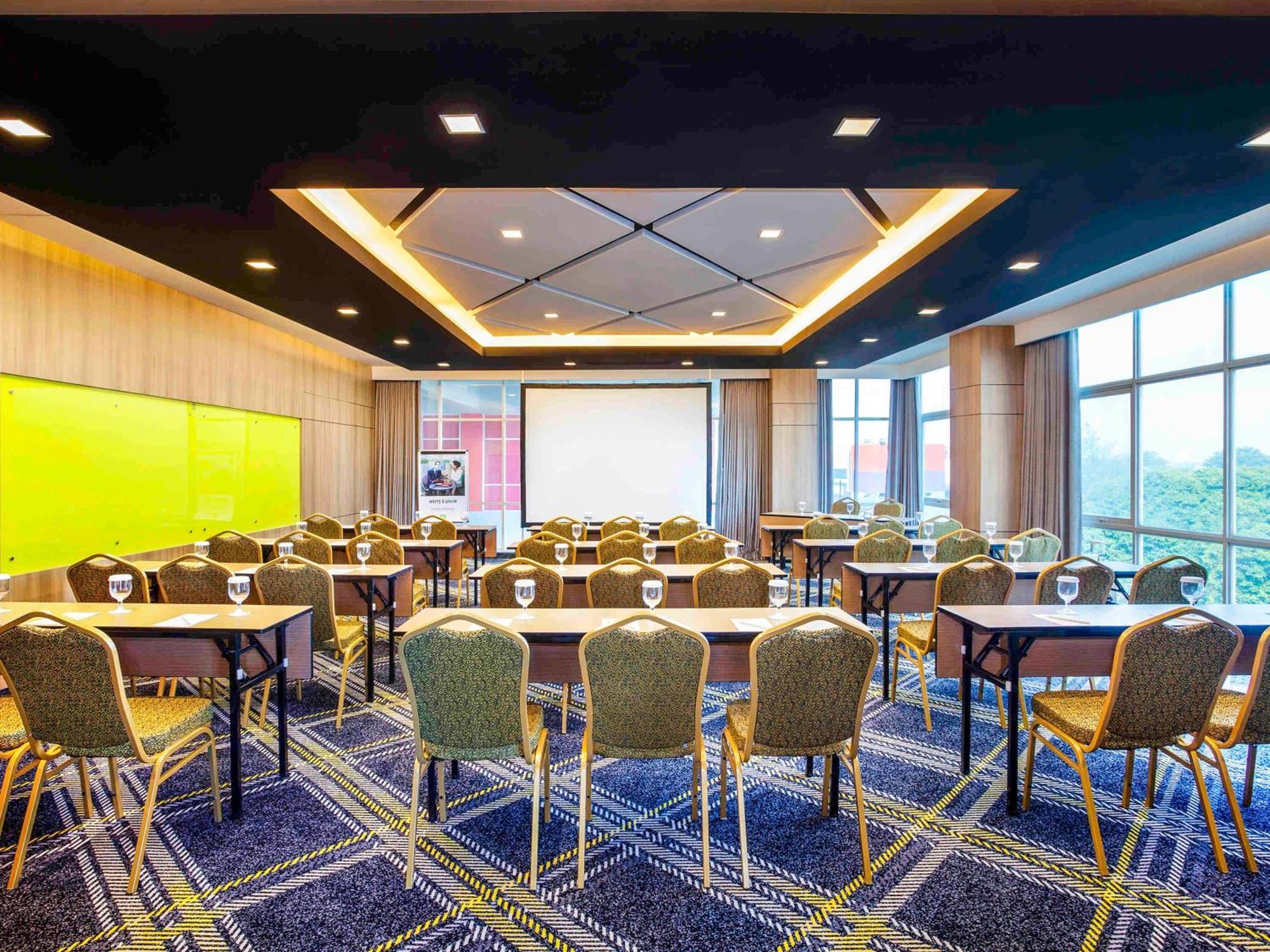 מלון Ibis Styles Bekasi Jatibening מראה חיצוני תמונה