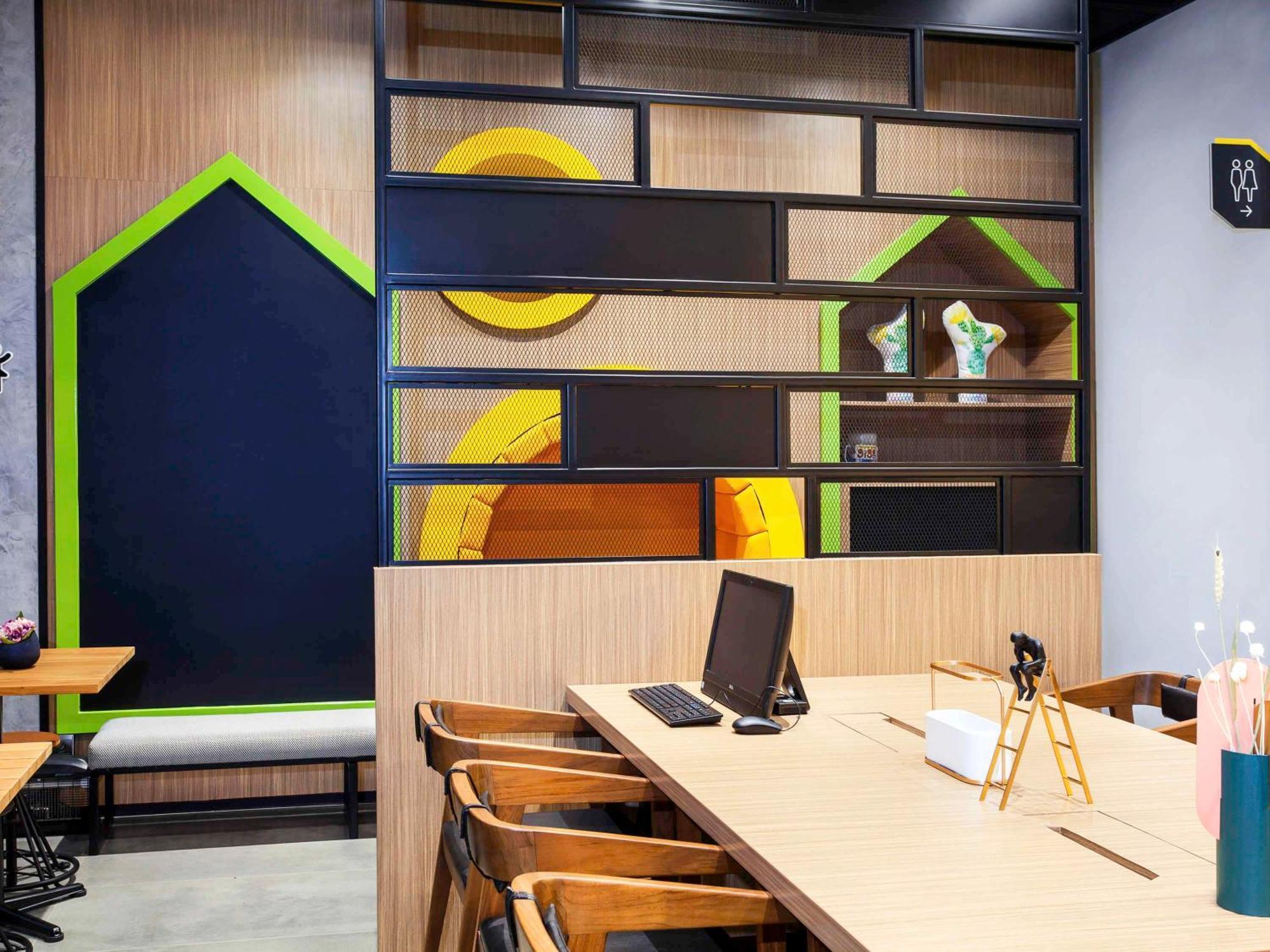מלון Ibis Styles Bekasi Jatibening מראה חיצוני תמונה